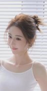 日本商务旅行戴绿色帽子片子